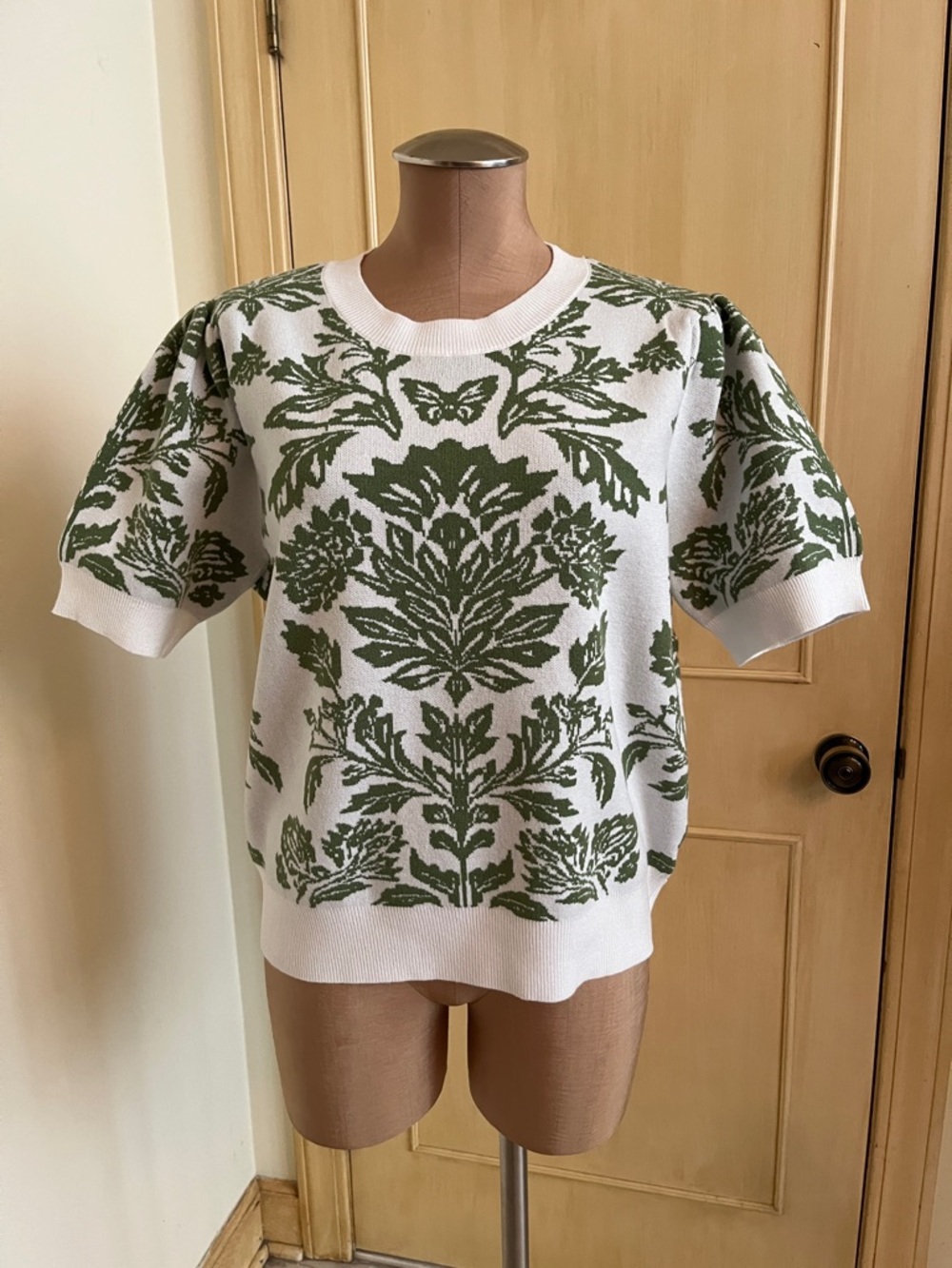 VICI Spring City Cottage Boho White & Green Spring Fern Knit Short SLV Sweater L
